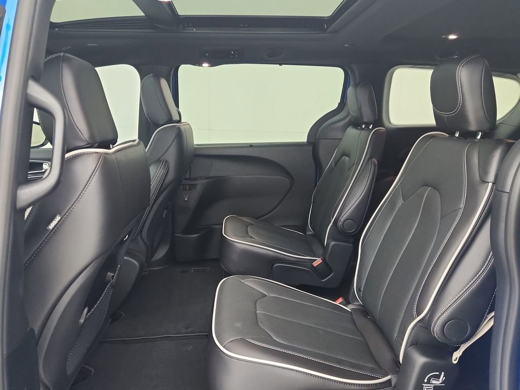 New 2026 Chrysler Pacifica Limited w/ S Appearance Package FWD image 32