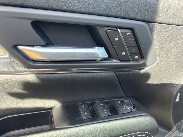 New 2027 GMC Terrain Denali w/ LPO, Black Badging Package AWD/4WD image 11