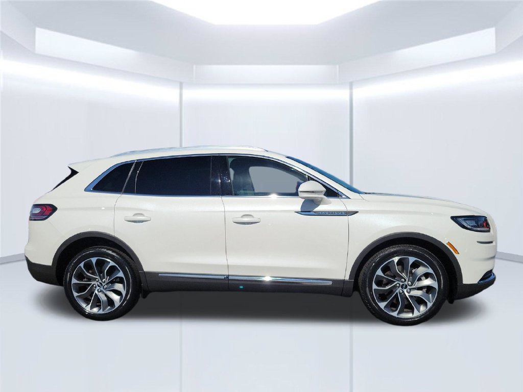 Certified 2023 Lincoln Nautilus Reserve w/ Luxury Package AWD/4WD image 4