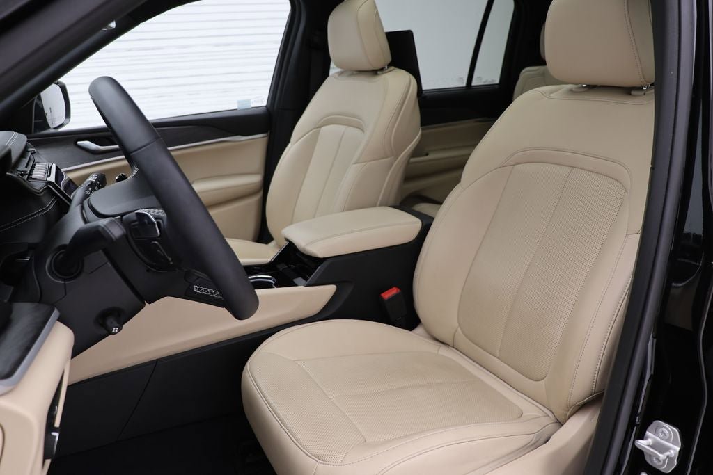 Used 2023 Jeep Grand Cherokee L Limited w/ Luxury Tech Group II AWD/4WD image 19