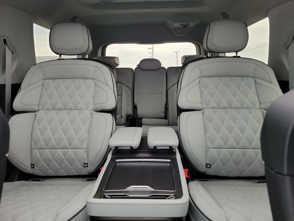 New 2026 Lincoln Navigator L Black Label AWD/4WD image 17