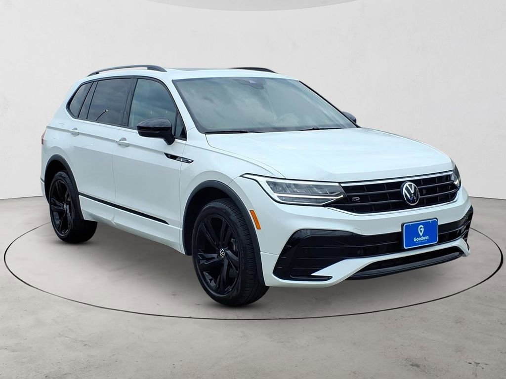 Used 2023 Volkswagen Tiguan SE R-Line AWD/4WD image 3