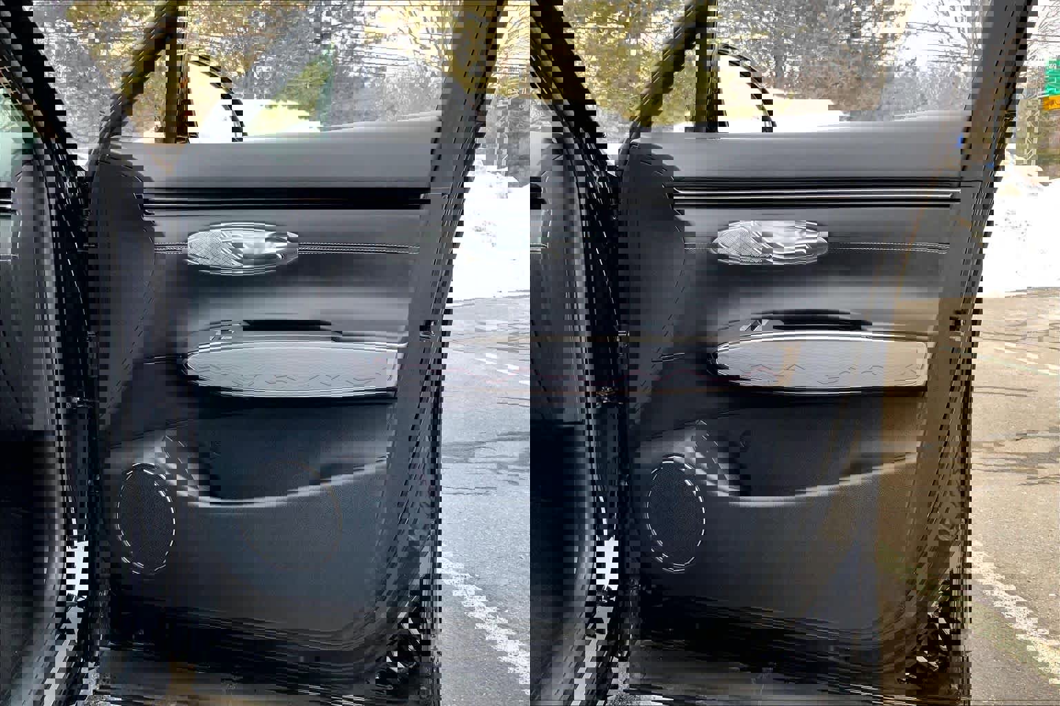 Used 2024 Genesis GV70 2.5T w/ Advanced Package image 23