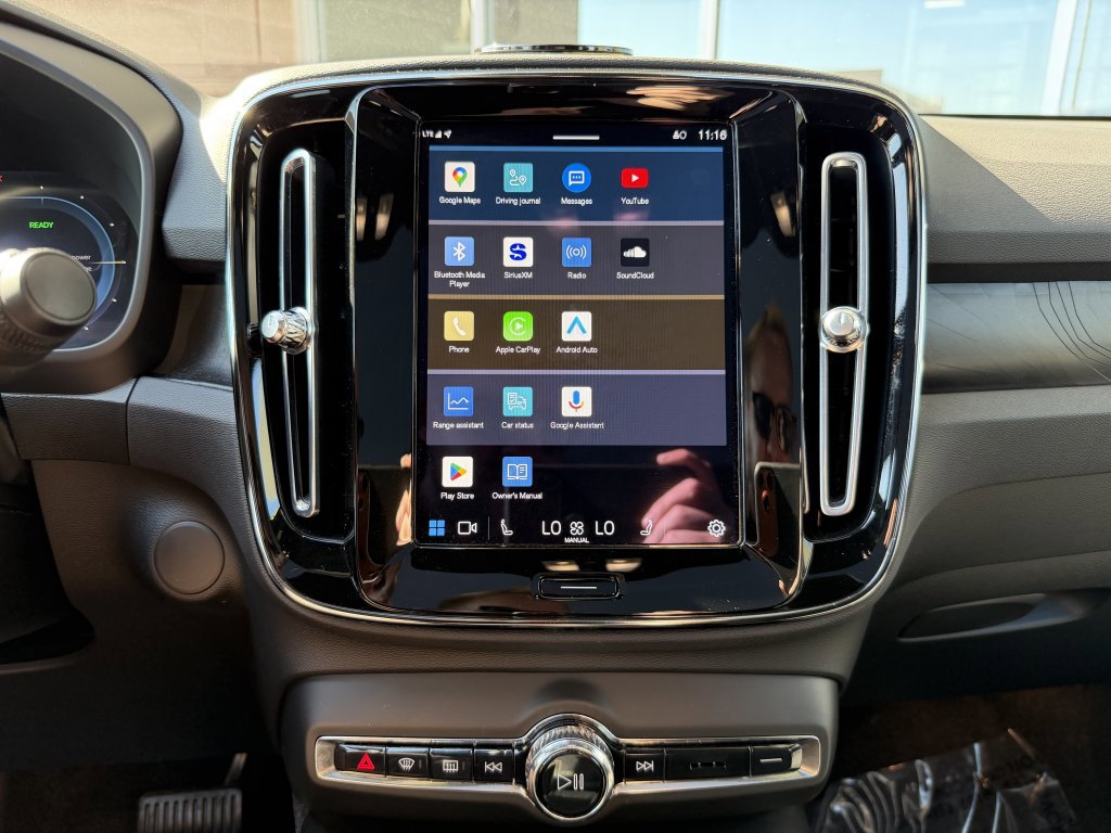 Used 2023 Volvo C40 P8 Recharge Plus image 23