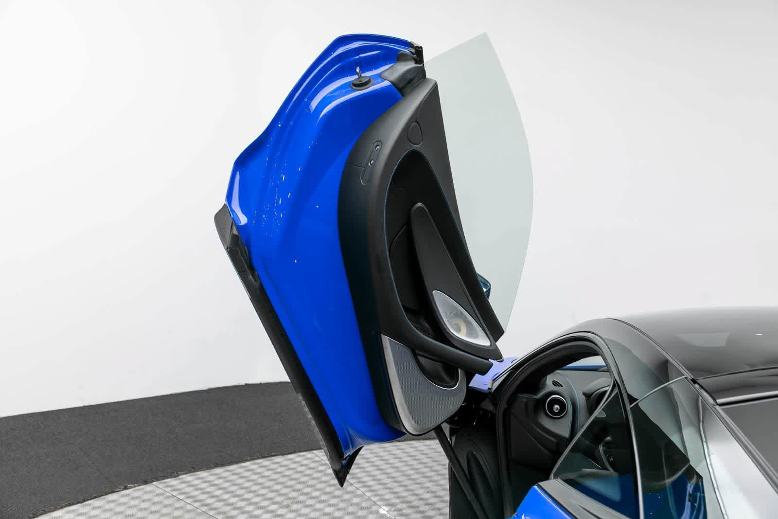 New 2025 McLaren GTS RWD image 21