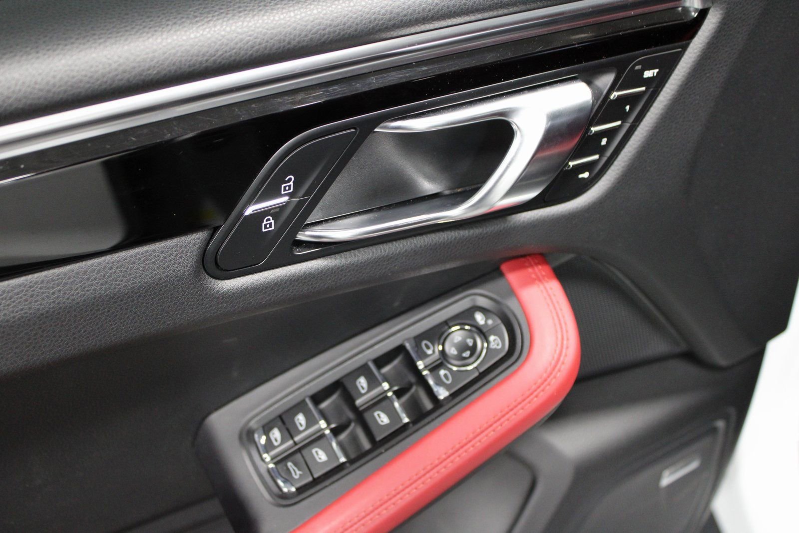 Certified 2021 Porsche Macan image 27