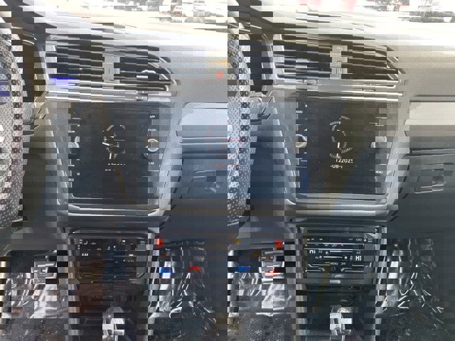 Used 2023 Volkswagen Tiguan SE R-Line image 27