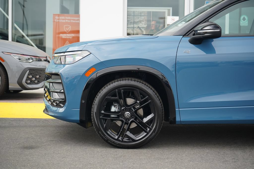 New 2026 Volkswagen Tiguan SE R-Line FWD image 2
