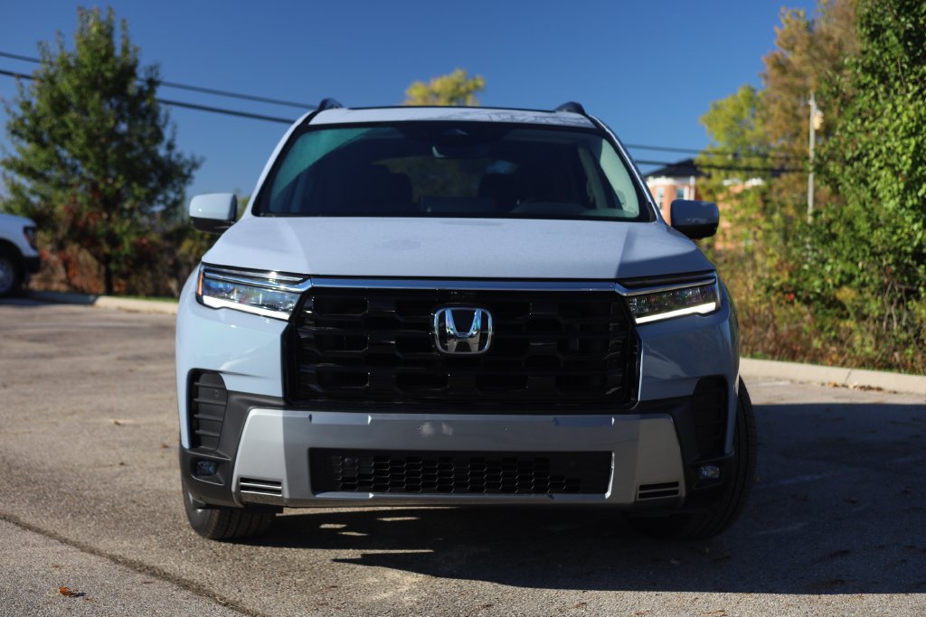 New 2026 Honda Pilot Touring image 2