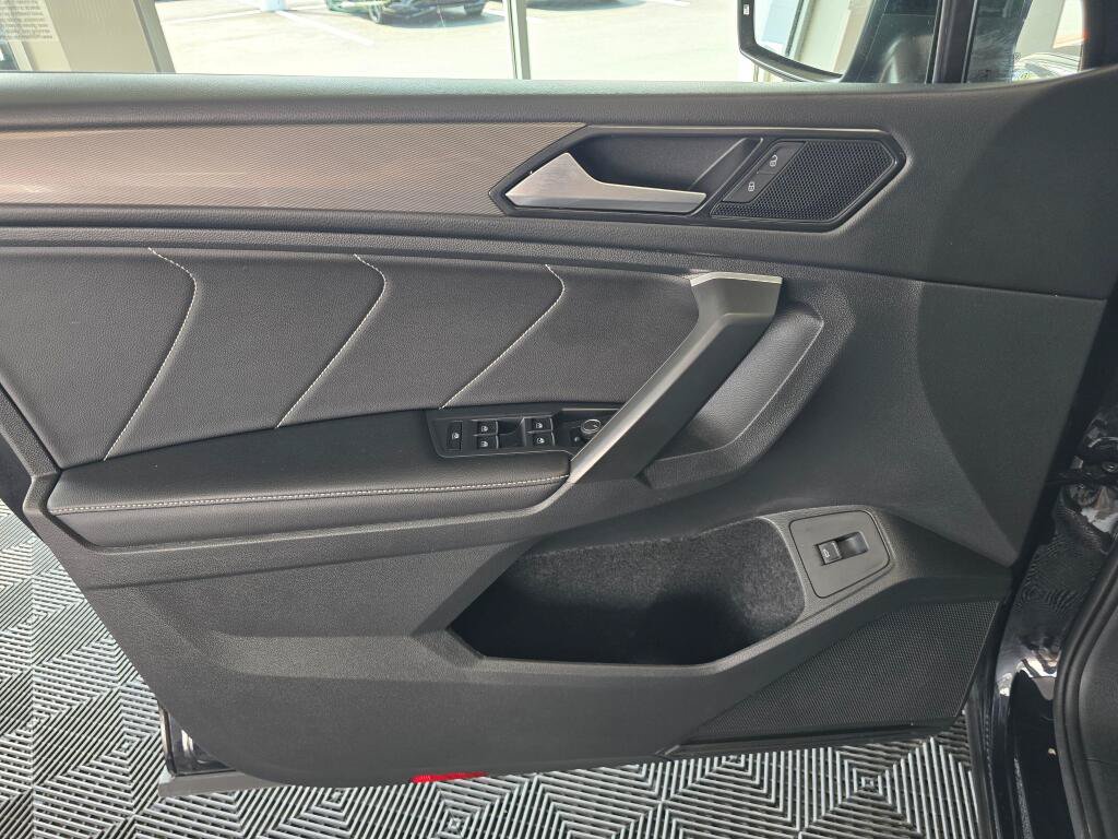 Used 2024 Volkswagen Tiguan SE w/ MDO Package, Two-Row AWD/4WD image 34