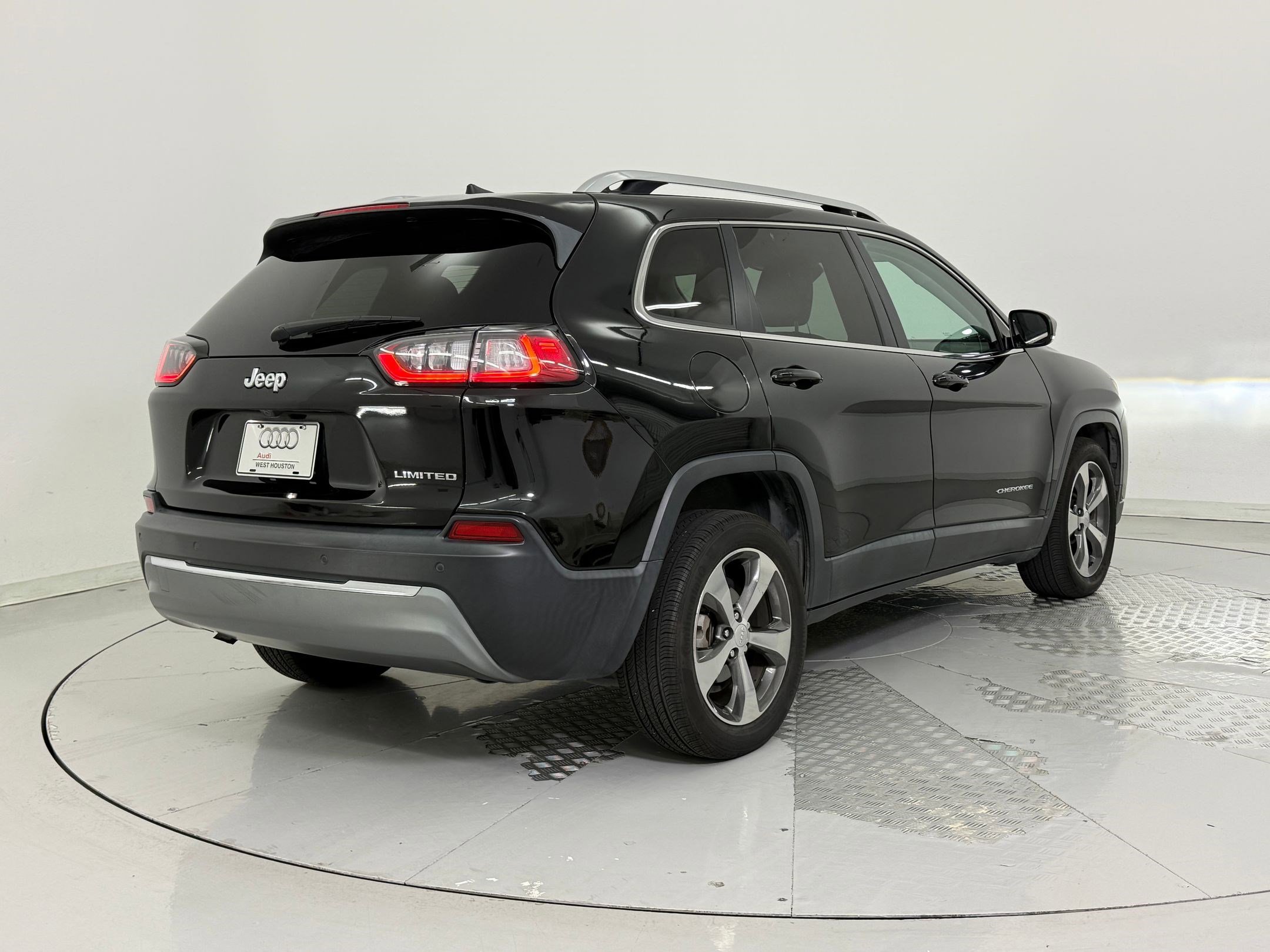 Used 2019 Jeep Cherokee Limited image 9