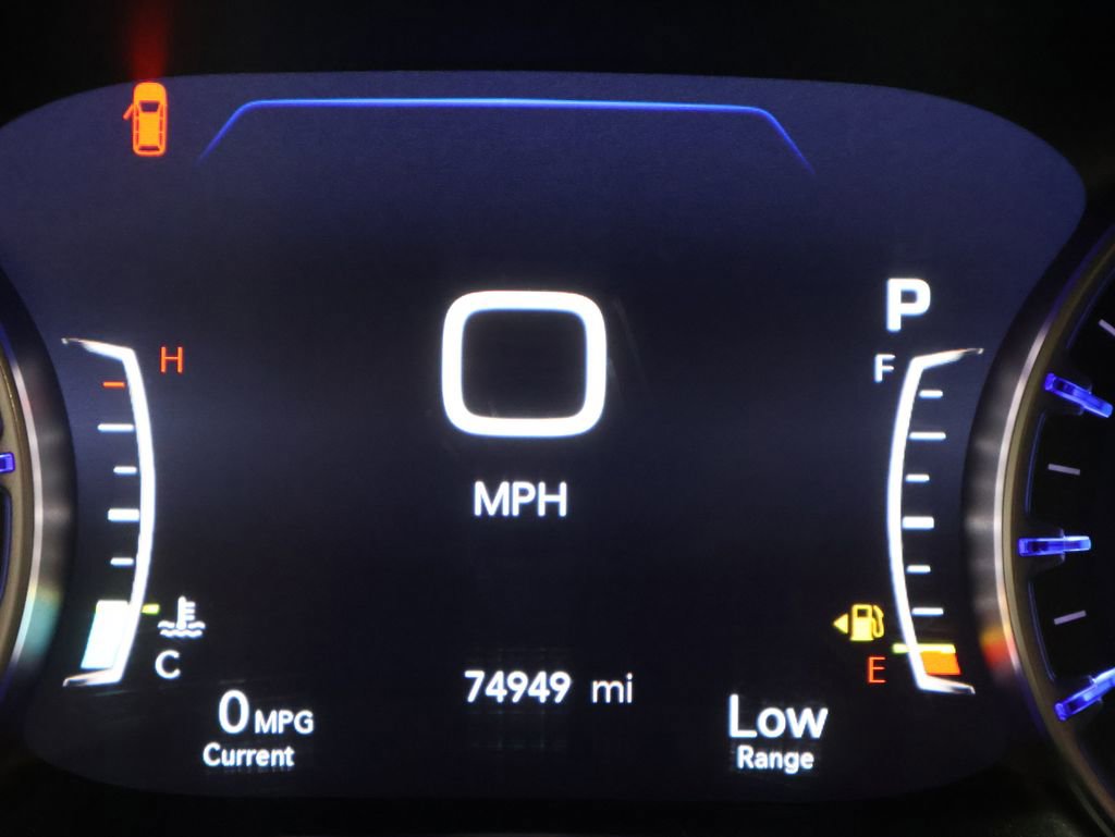 Used 2023 Chrysler Pacifica Touring-L image 41