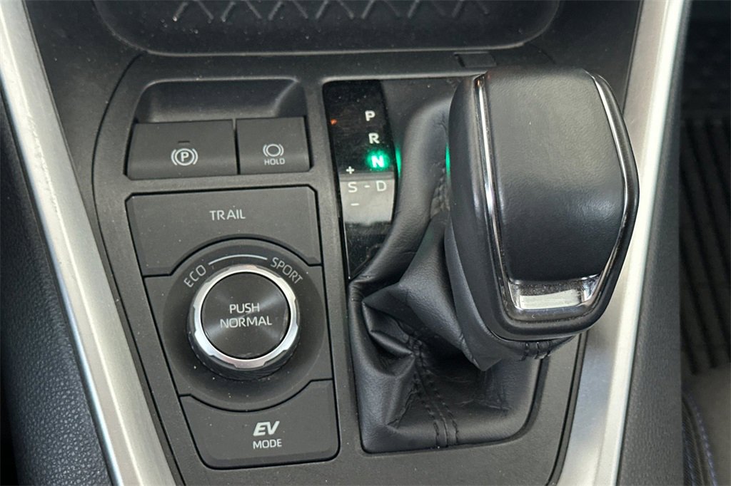 Used 2024 Toyota RAV4 SE image 25