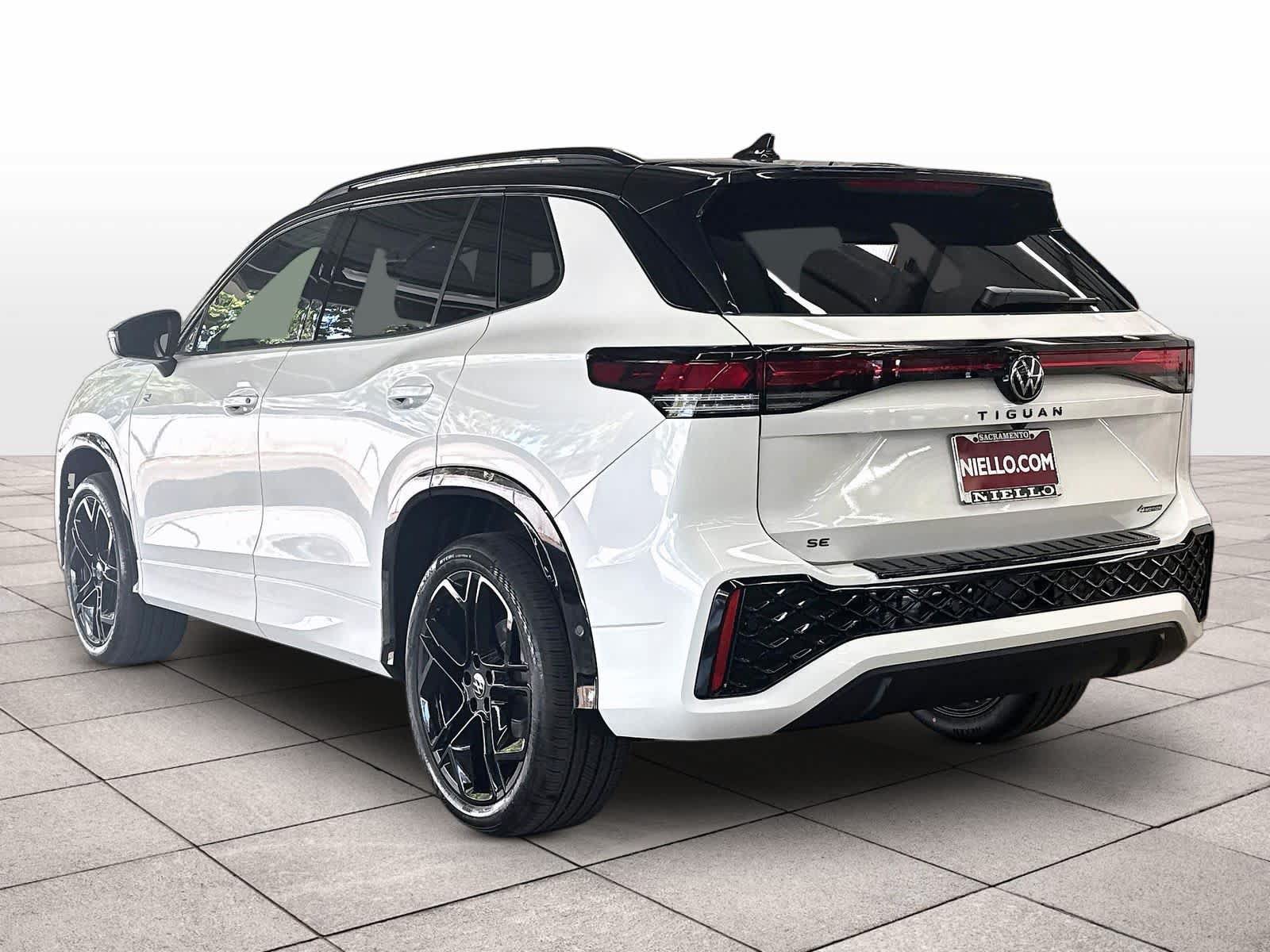 New 2026 Volkswagen Tiguan SE R-Line AWD/4WD image 3