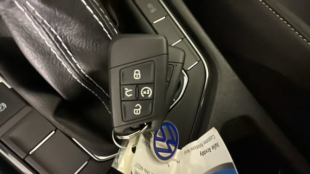 Used 2022 Volkswagen Tiguan SE AWD/4WD image 21