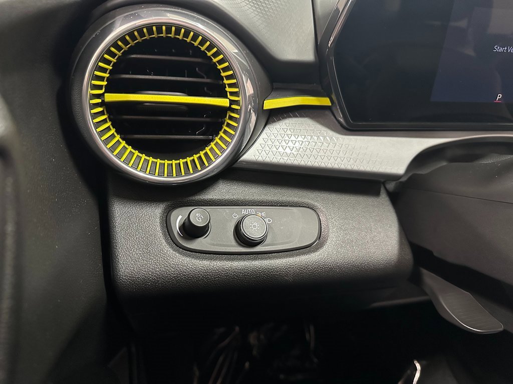 Used 2024 Chevrolet Trax LT image 18