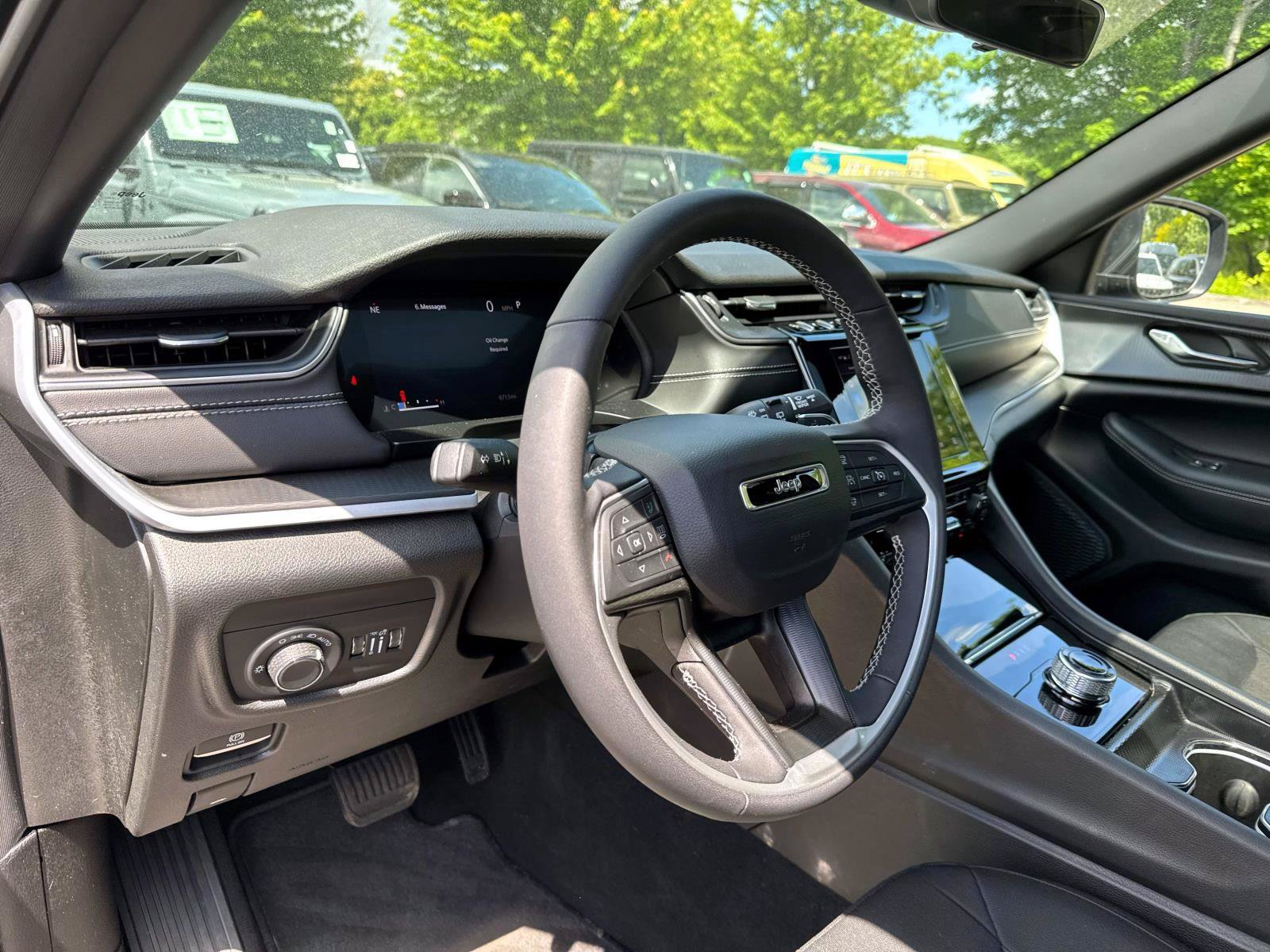 Used 2025 Jeep Grand Cherokee L Laredo w/ Luxury Tech Group I AWD/4WD image 9