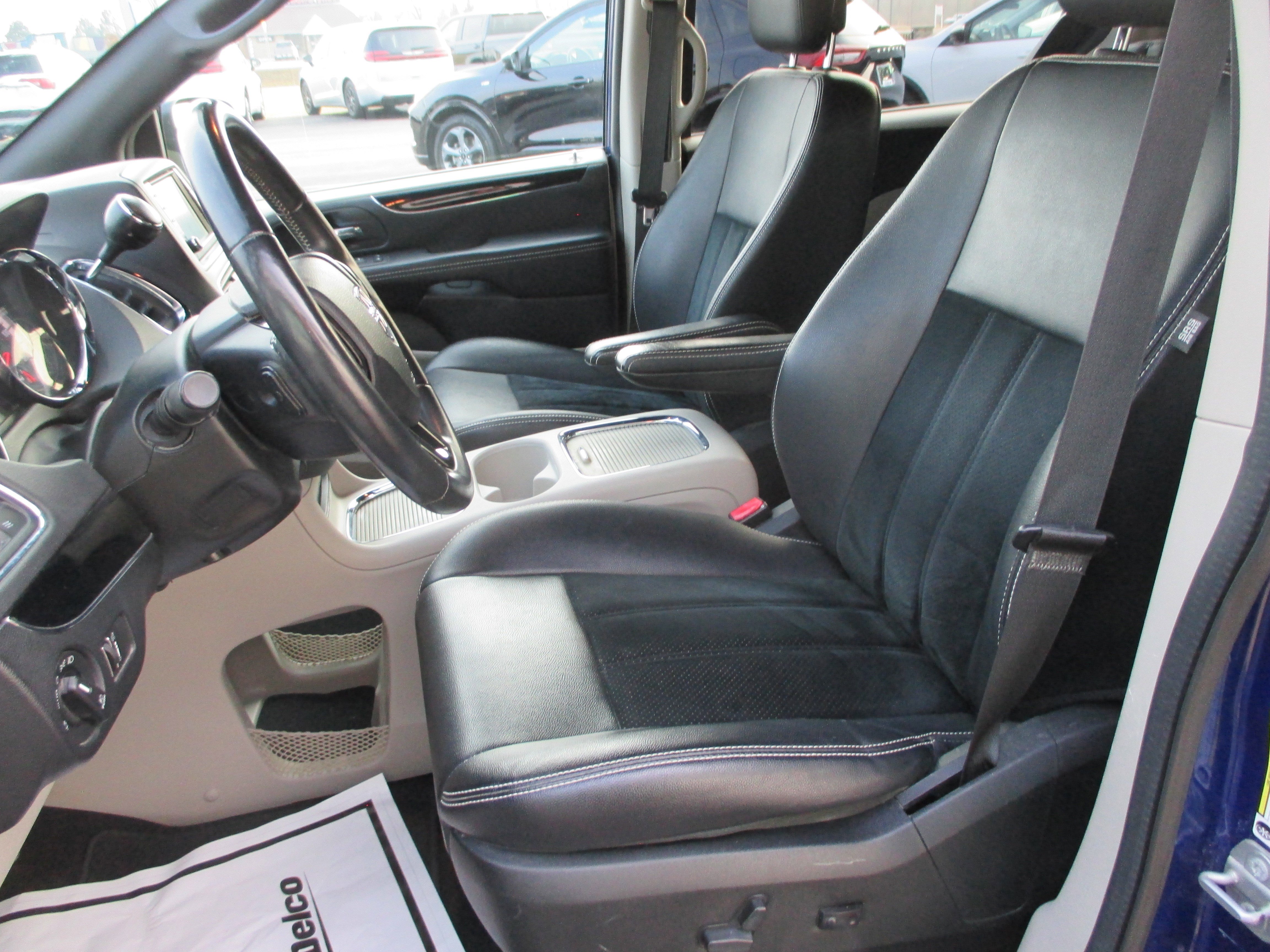 Used 2018 Dodge Grand Caravan SXT image 14