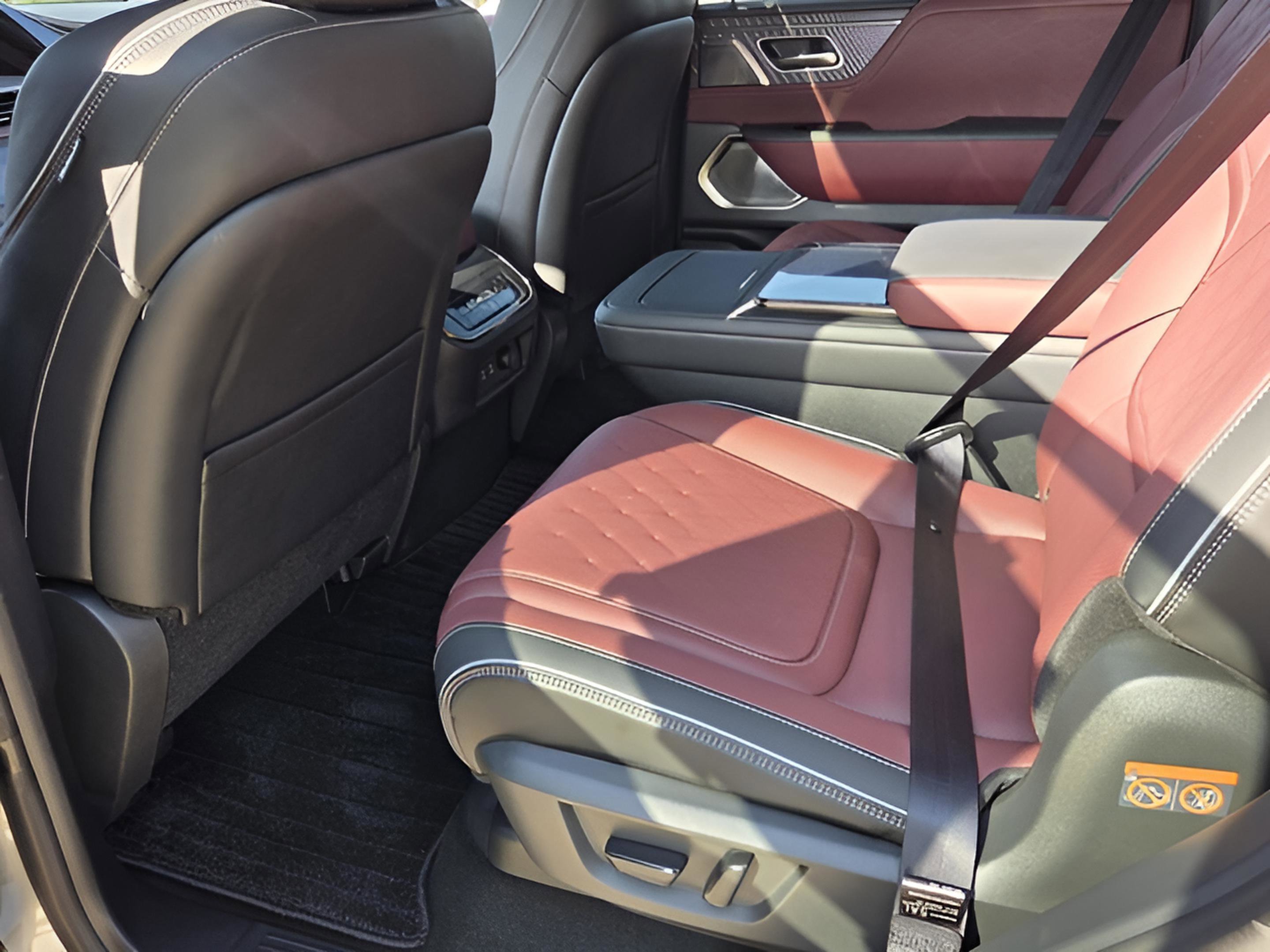 New 2026 INFINITI QX80 Autograph w/ Premium Cargo Package AWD/4WD image 15