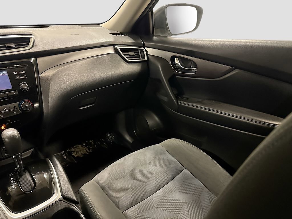Used 2016 Nissan Rogue S image 24