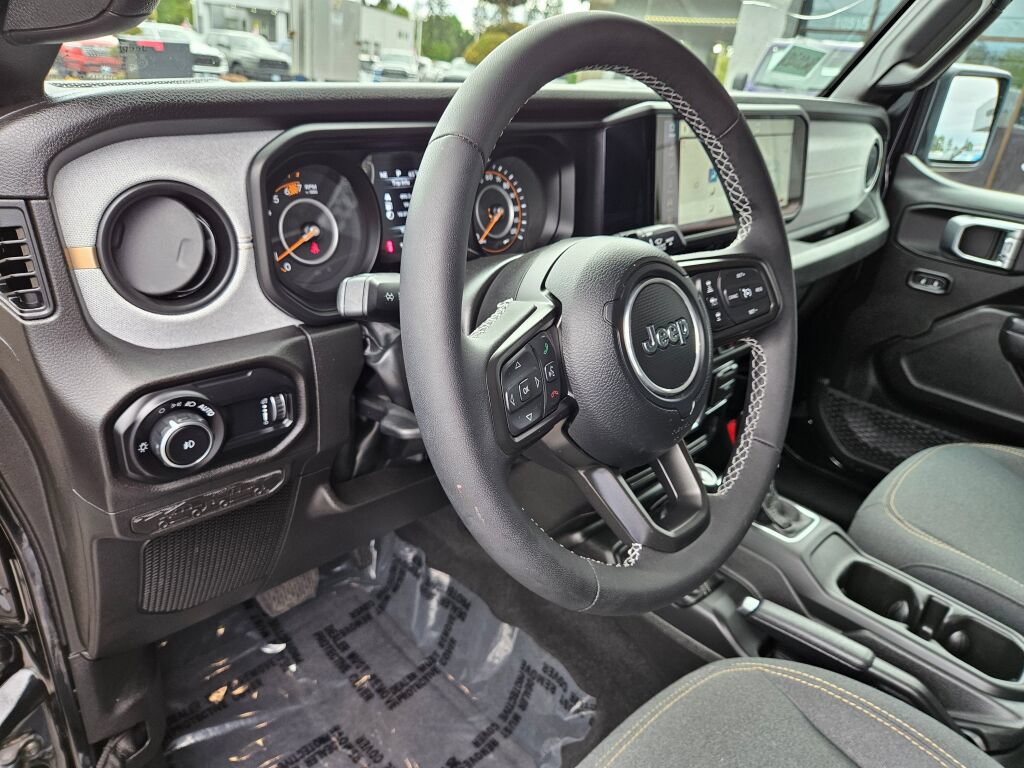 Used 2025 Jeep Wrangler Sport AWD/4WD image 15