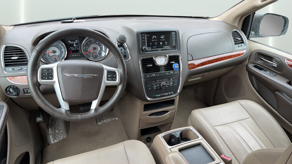 Used 2015 Chrysler Town & Country Touring-L w/ Driver Convenience Group FWD image 23