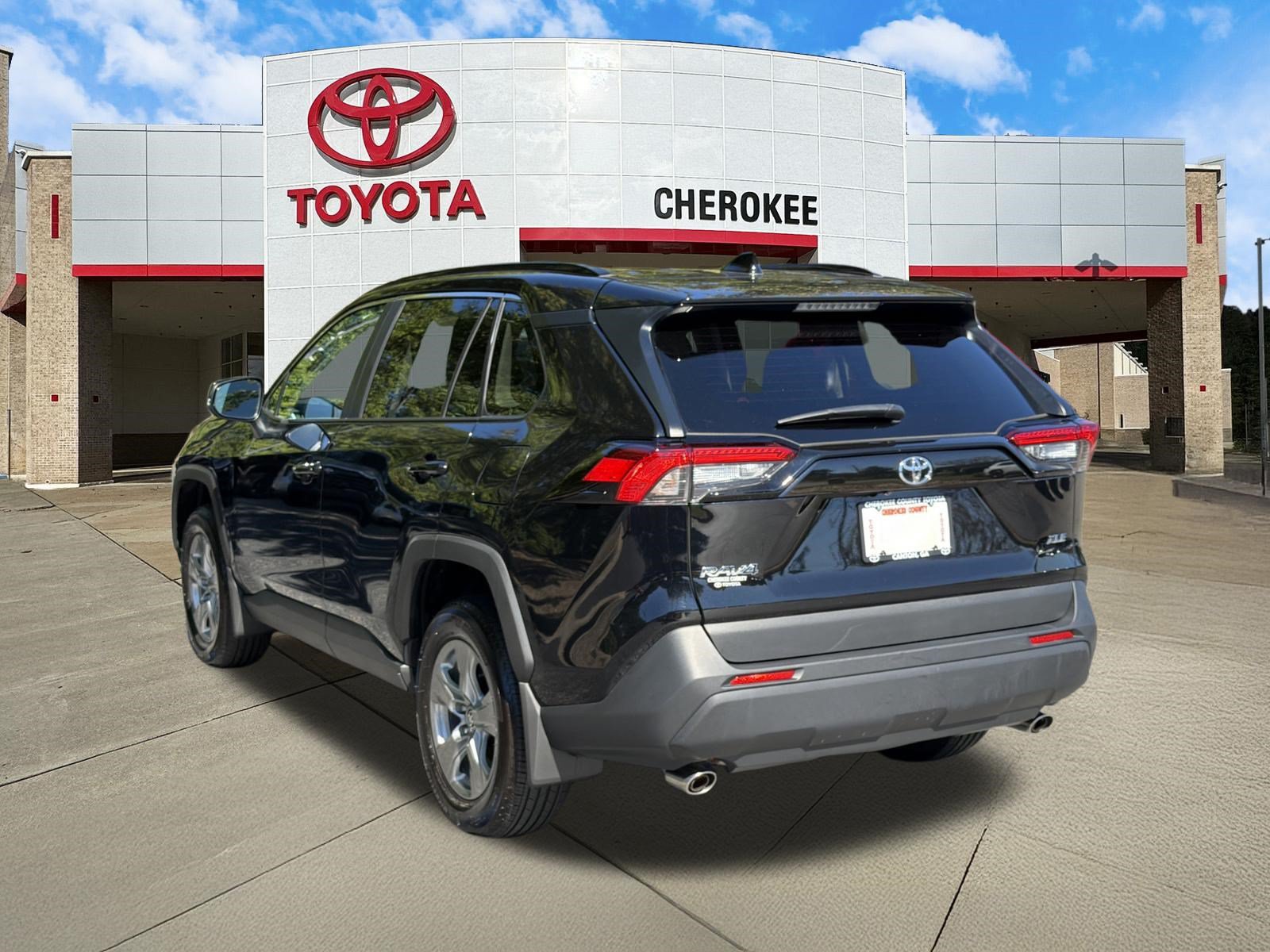 Used 2025 Toyota RAV4 XLE w/ Convenience Package FWD image 7