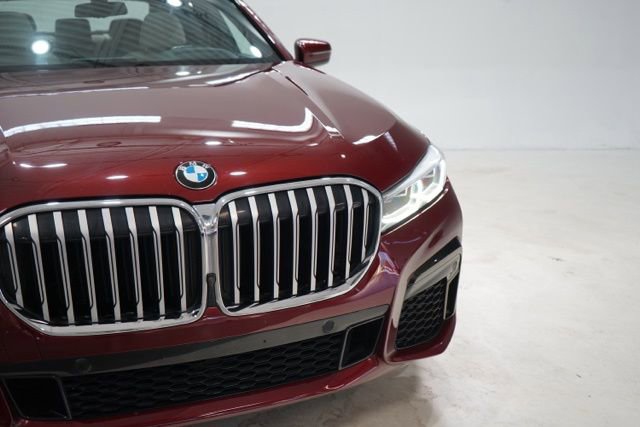 Used 2021 BMW 740i xDrive w/ M Sport Package image 9