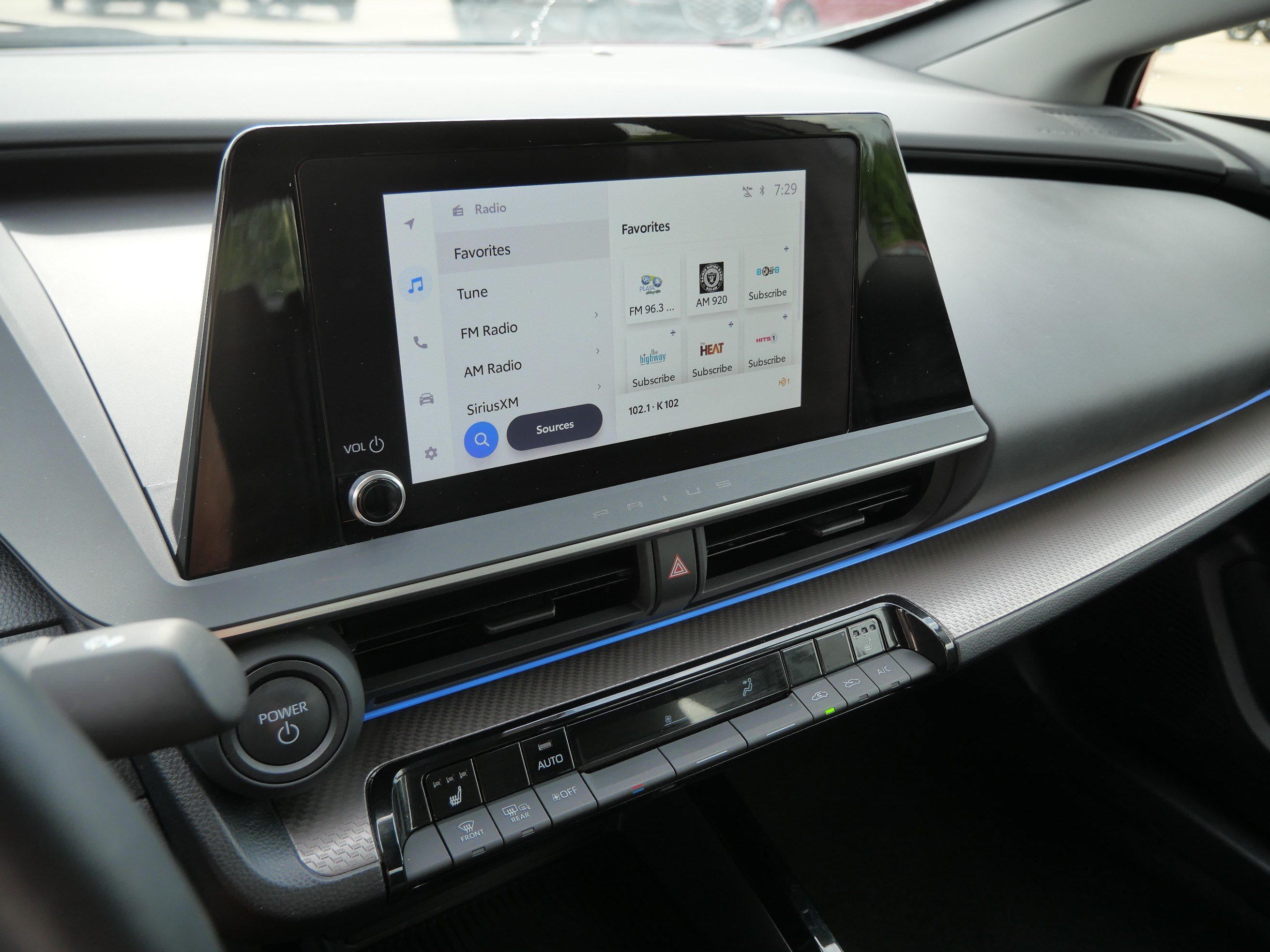 Certified 2025 Toyota Prius XLE FWD image 24
