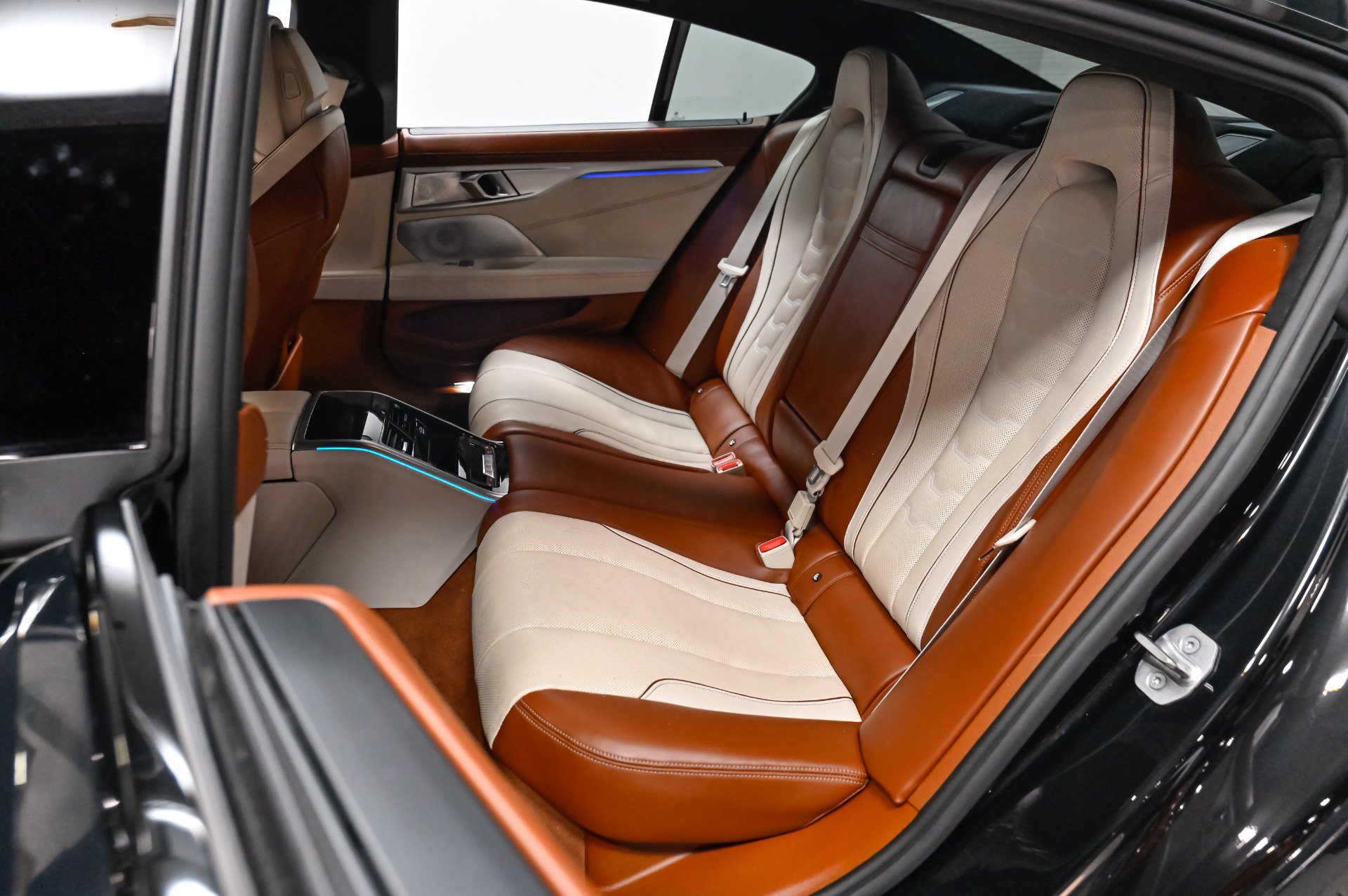 Used 2023 BMW ALPINA B8 xDrive Gran Coupe AWD/4WD image 28