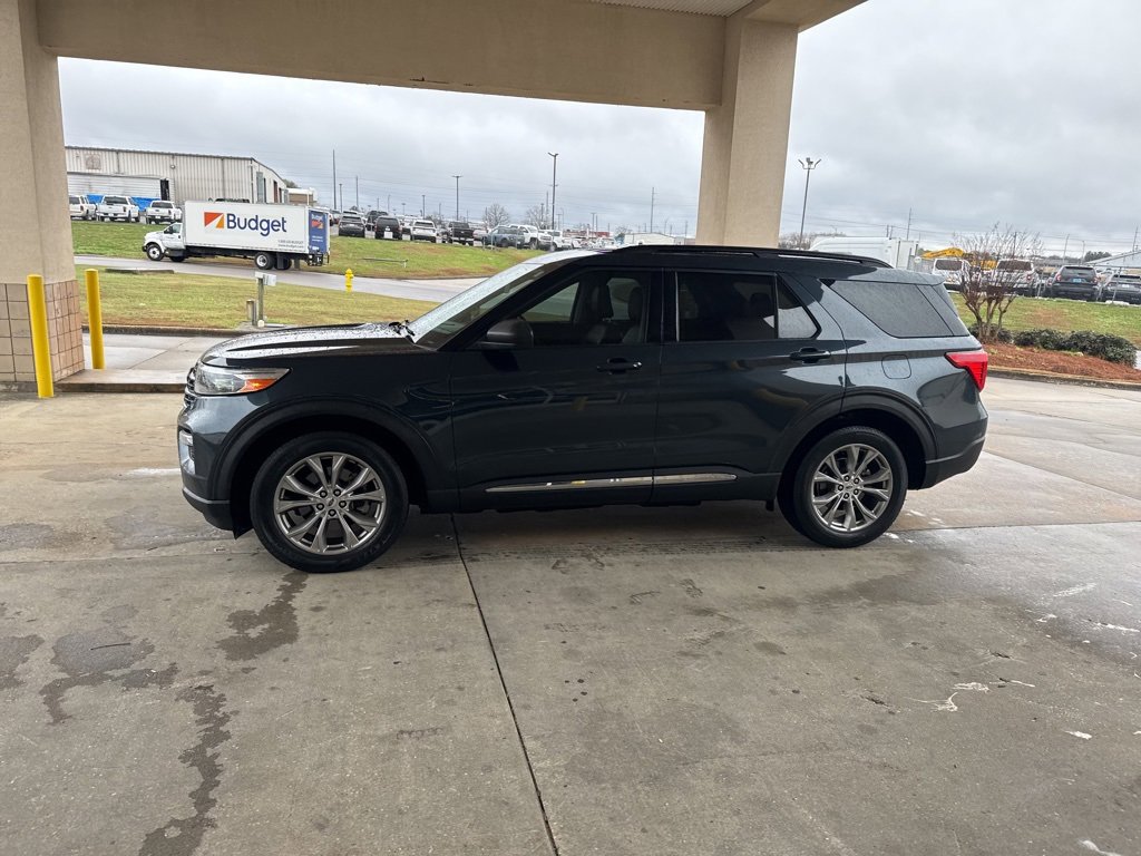 Used 2022 Ford Explorer XLT w/ Equipment Group 202A image 7