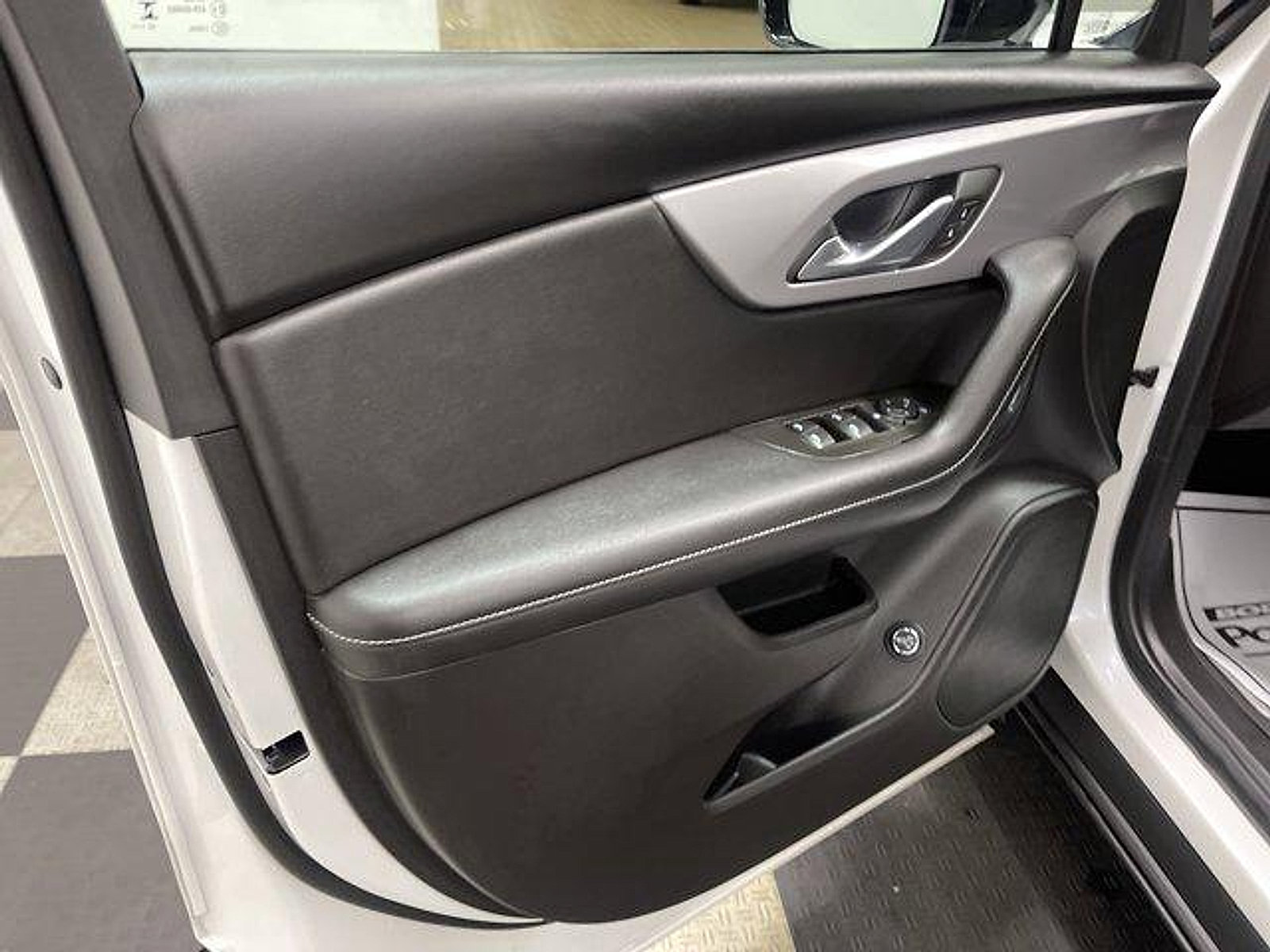 Used 2024 Chevrolet Blazer LT w/ Midnight/Sport Edition FWD image 8