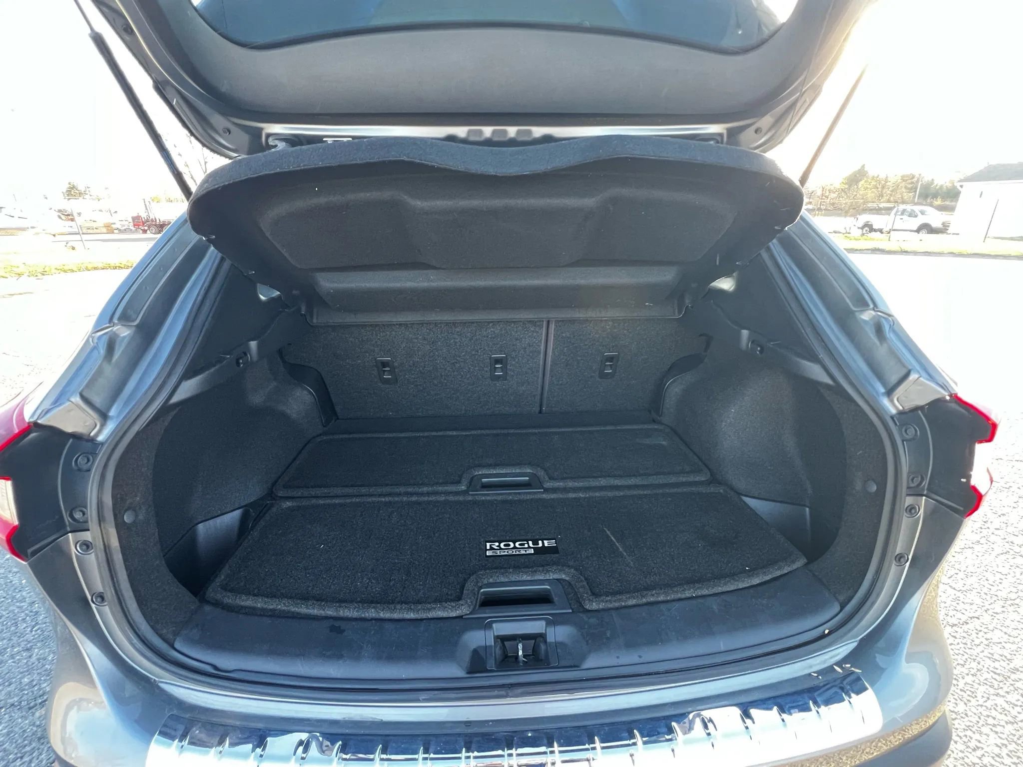 Used 2020 Nissan Rogue Sport SV image 8