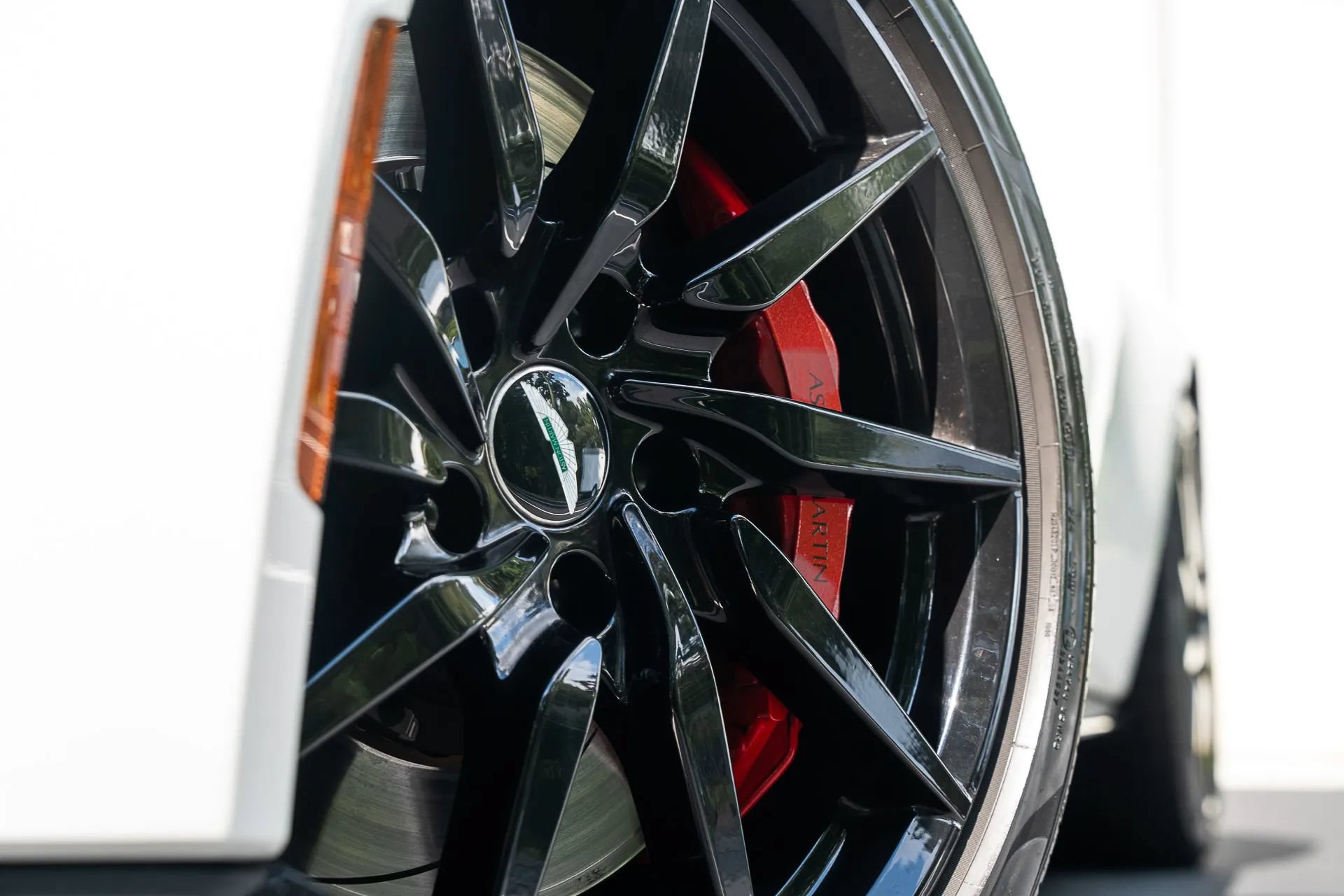Used 2019 Aston Martin V8 Vantage Coupe RWD image 2