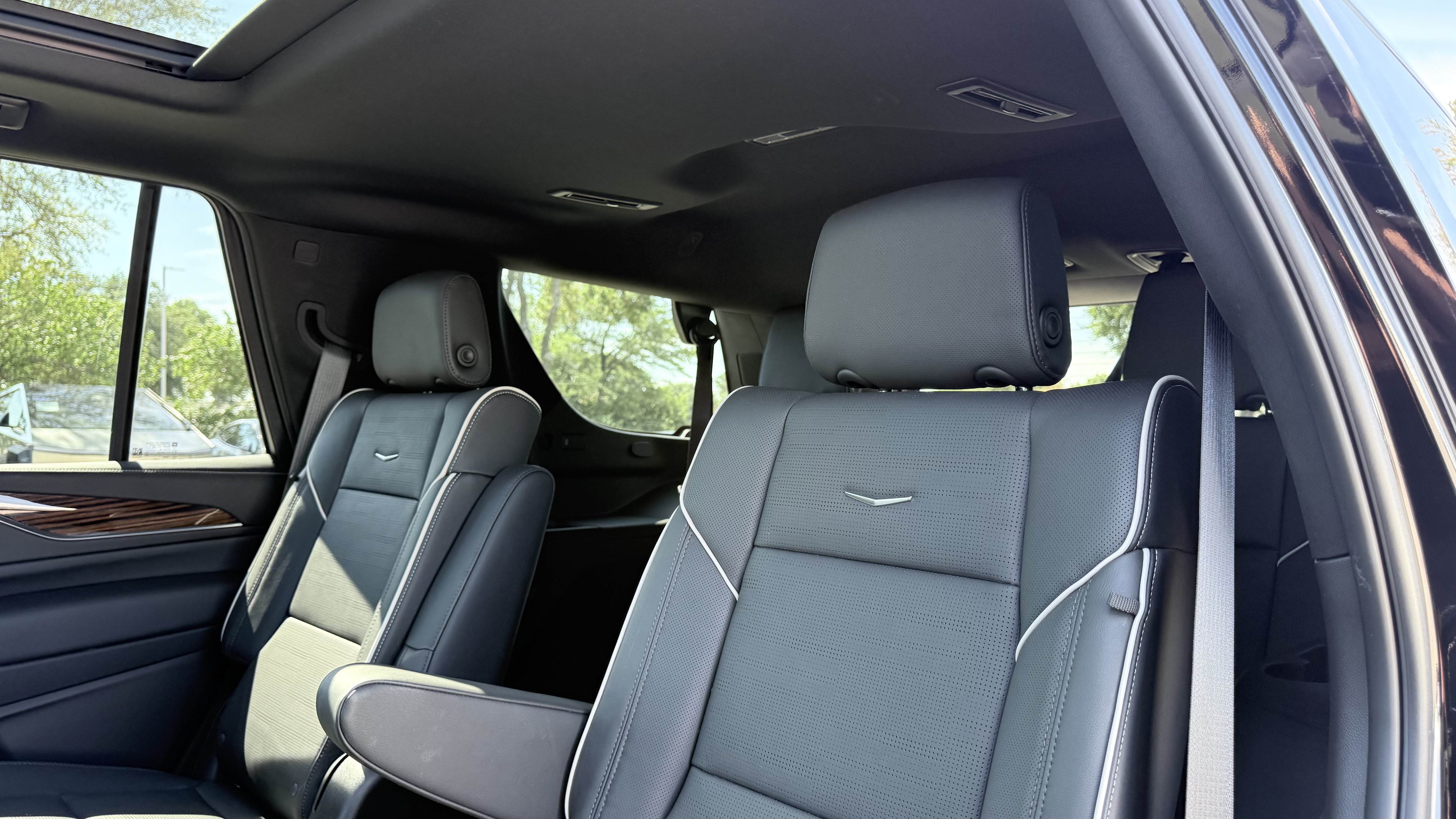 Used 2024 Cadillac Escalade Premium Luxury w/ Performance Package AWD/4WD image 36