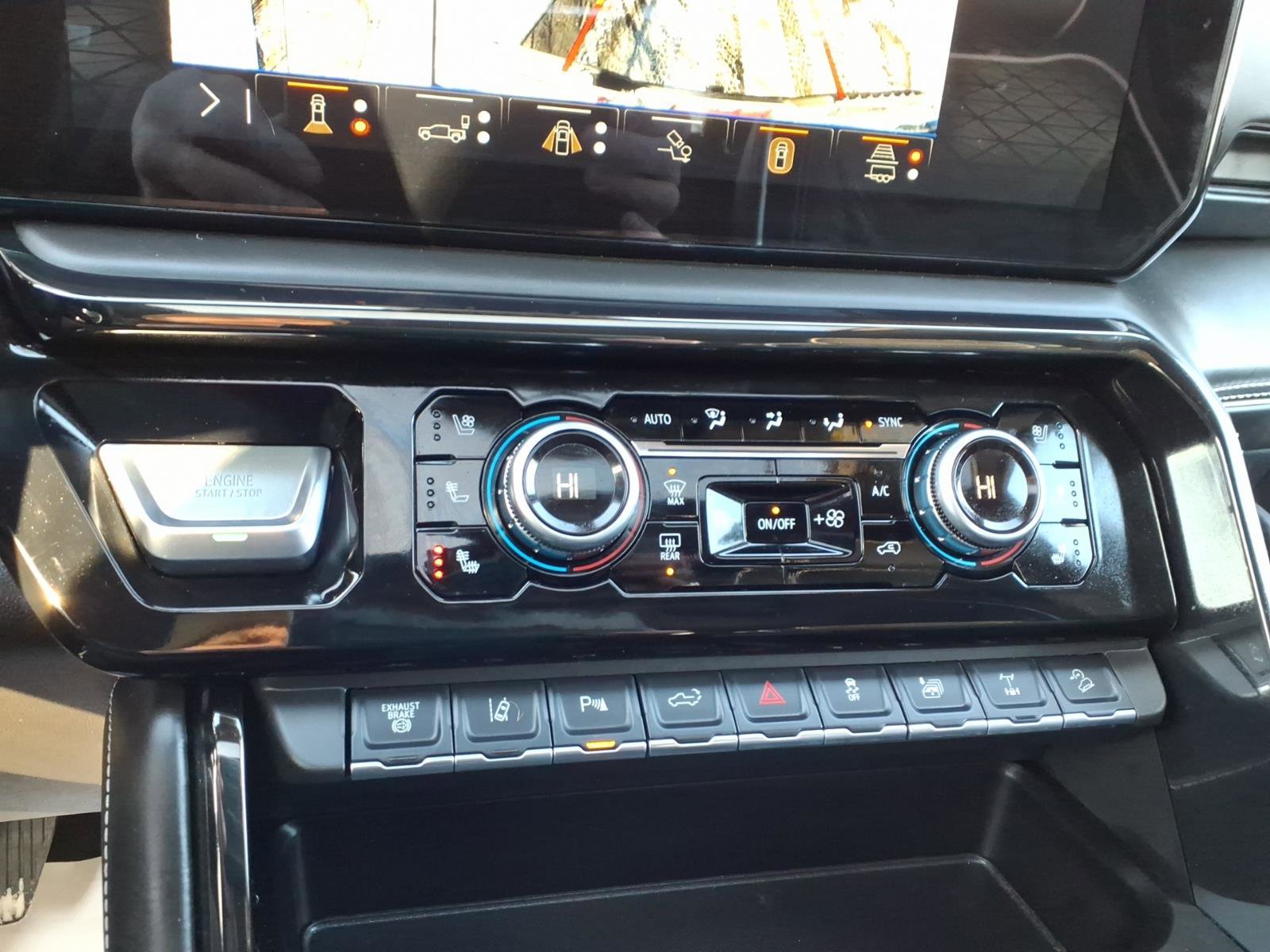 Used 2025 GMC Sierra 2500 AT4X image 25