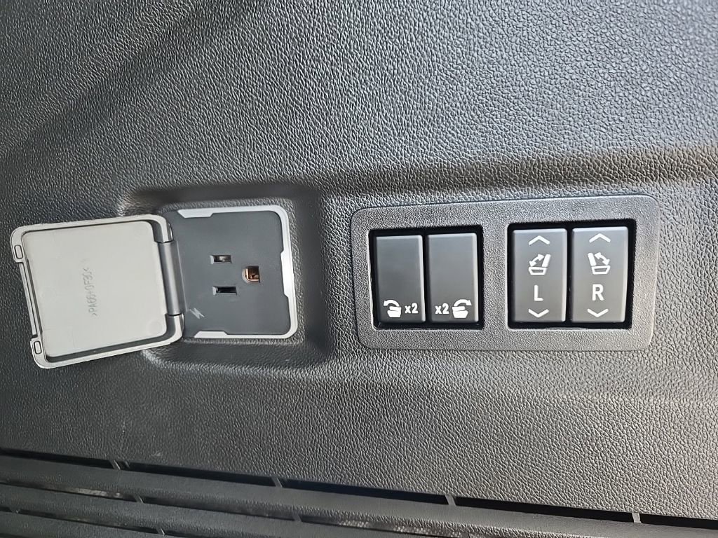 Used 2023 GMC Yukon Denali AWD/4WD image 40
