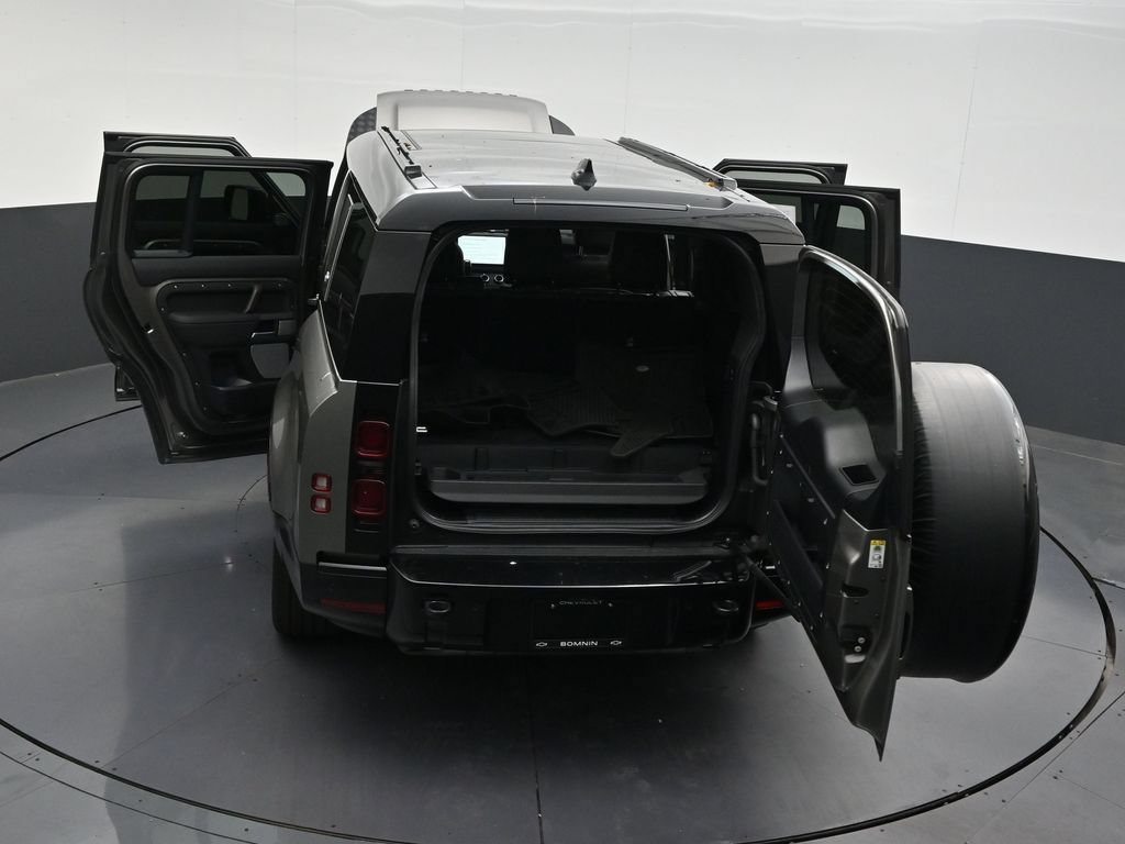 Used 2024 Land Rover Defender 130 X-Dynamic SE AWD/4WD image 35