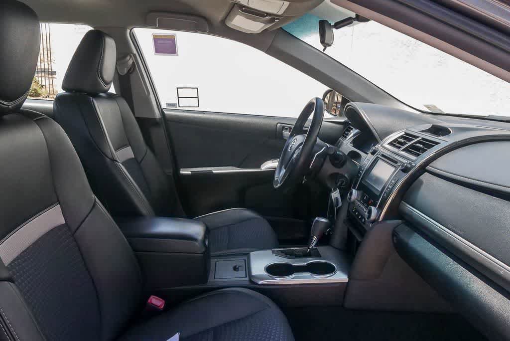 Used 2014 Toyota Camry SE FWD image 16