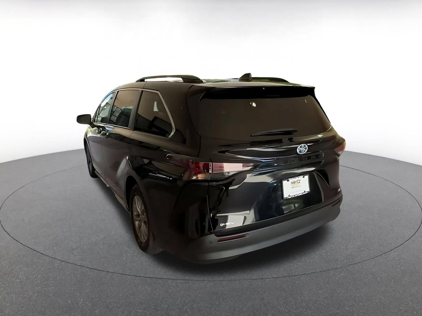 Used 2025 Toyota Sienna XLE FWD image 10