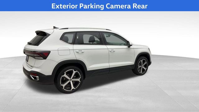 Certified 2025 Volkswagen Taos SEL image 2