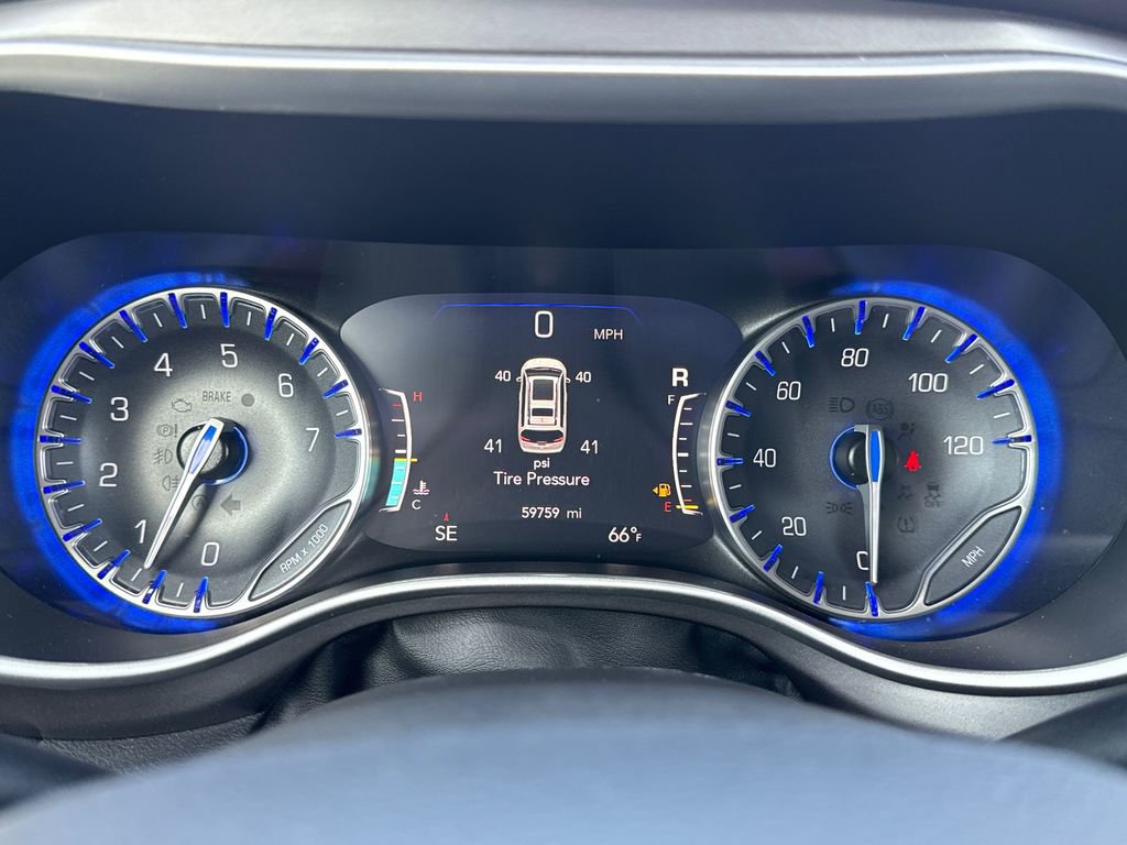 Used 2024 Chrysler Pacifica Touring-L FWD image 32