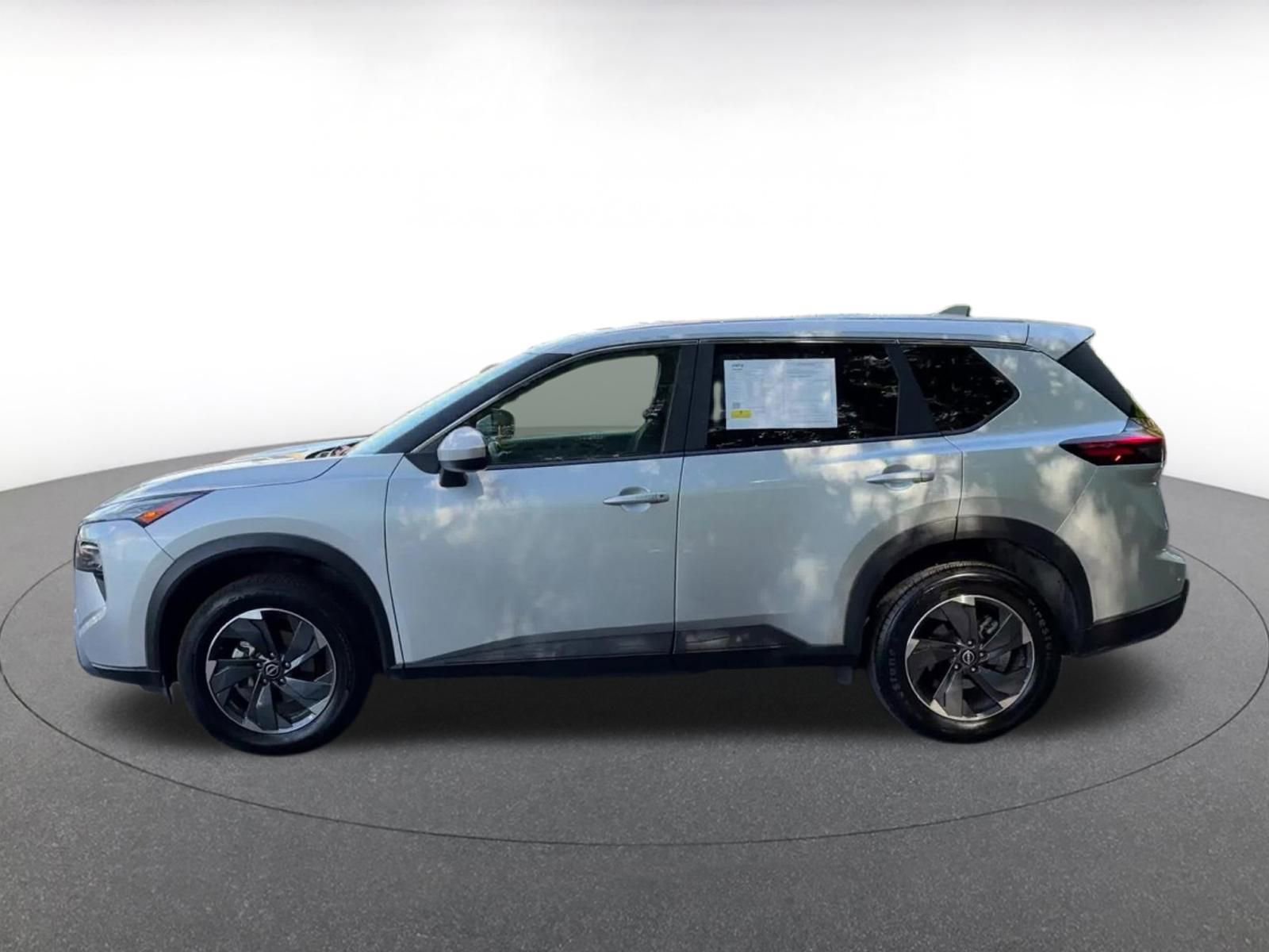 Used 2025 Nissan Rogue SV FWD image 9