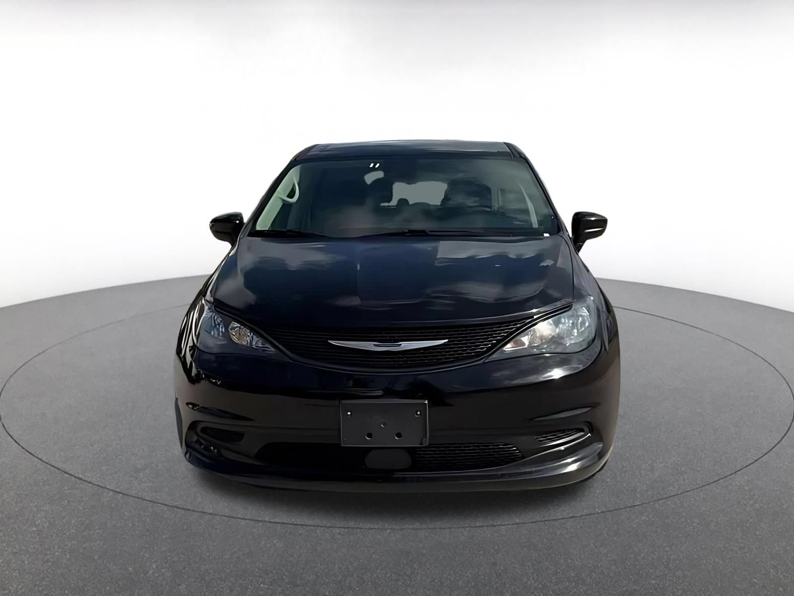Used 2024 Chrysler Voyager LX FWD image 4