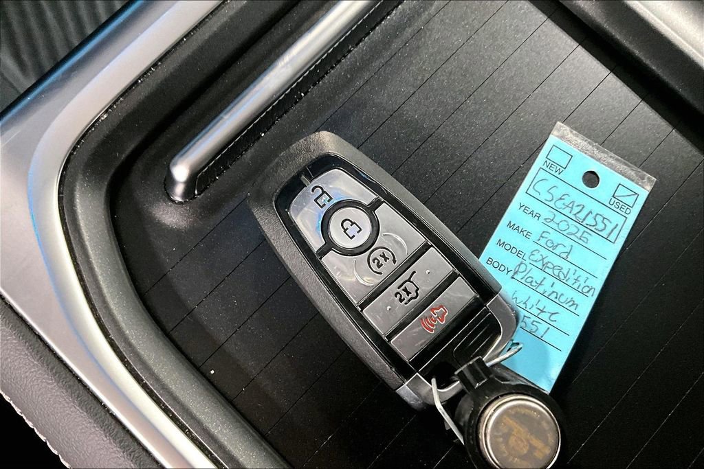 Used 2025 Ford Expedition Platinum AWD/4WD image 13