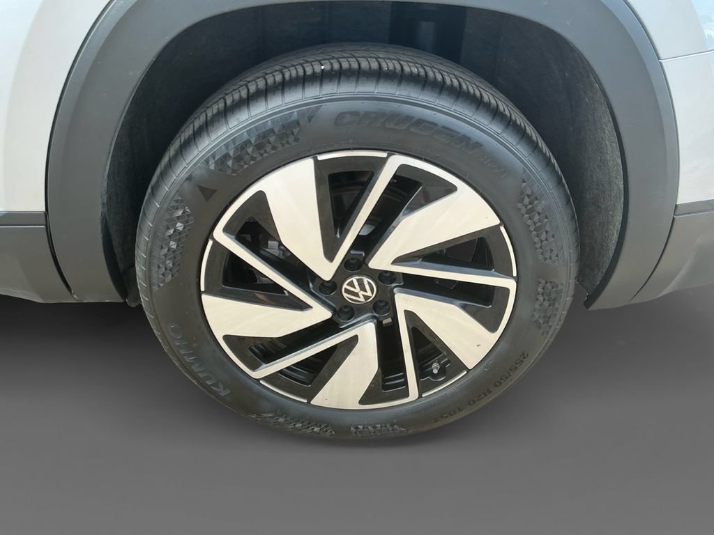 Used 2025 Volkswagen Atlas SE AWD/4WD image 14