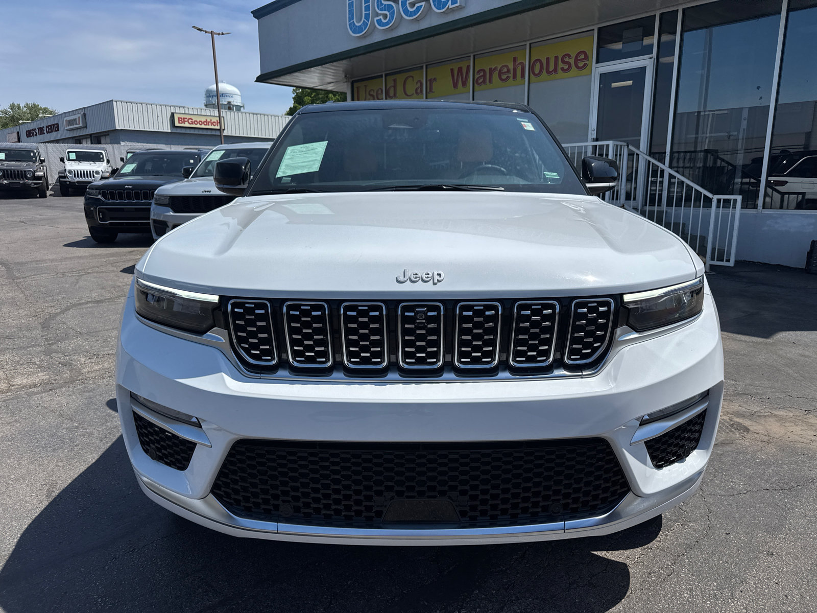 Used 2024 Jeep Grand Cherokee Summit AWD/4WD image 2
