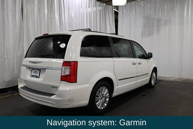 Used 2012 Chrysler Town & Country Limited w/ Luxury Group FWD image 3