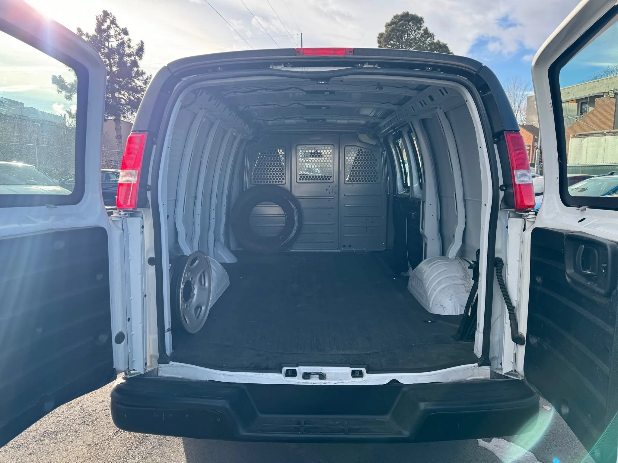 Used 2021 GMC Savana 2500 w/ Driver Convenience Package RWD image 16