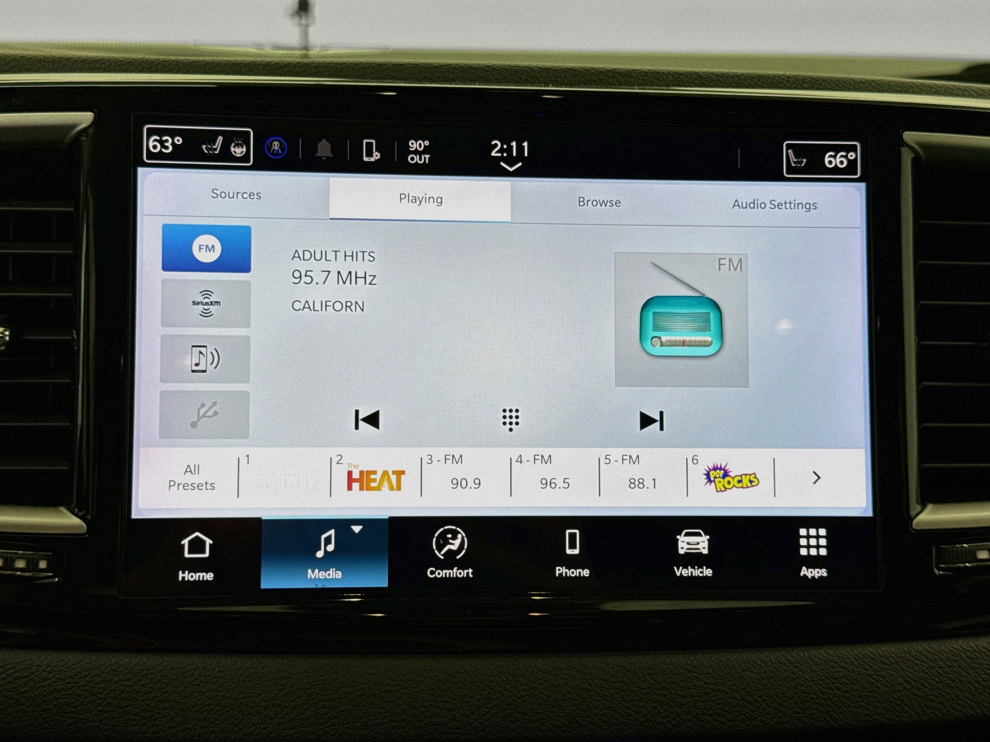 Used 2024 Chrysler Pacifica Touring-L FWD image 21